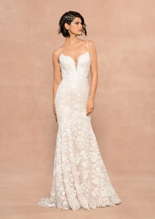 Hayley Paige Havana Mermaid/Trumpet Wedding Gown - Off The Rack